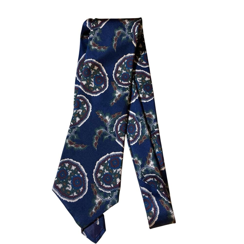 Vintage GANT Paisley print 100% silk‎ tie Navy Blue White Made in the USA
